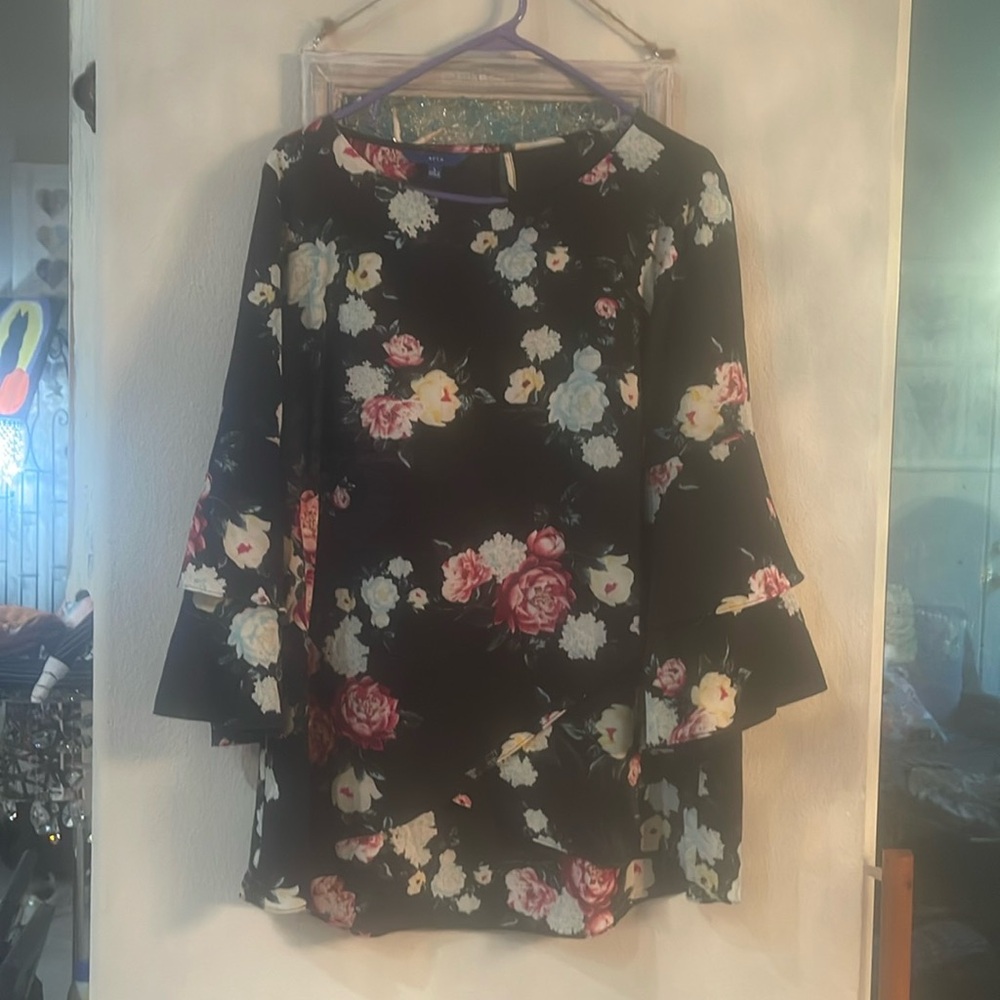 Apt 9 size L floral tunic top